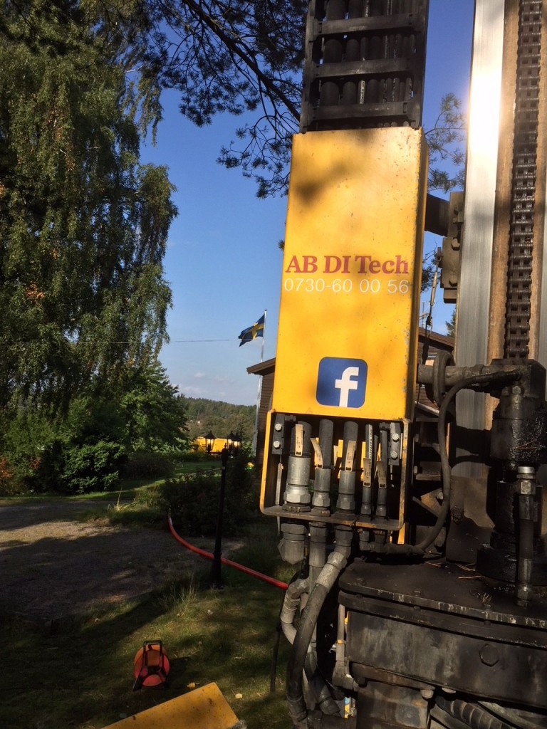 Vattenbrunn borrning efter vatten för egen brunn